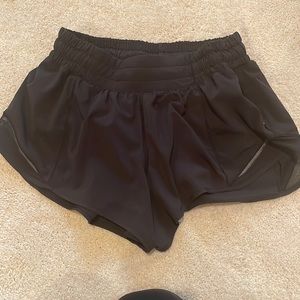 Black lulu shorts with reflective mesh